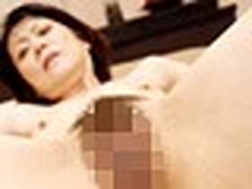 未亡人母の真っ赤に火照る美肌 白鳥聖子　サンプル画像04